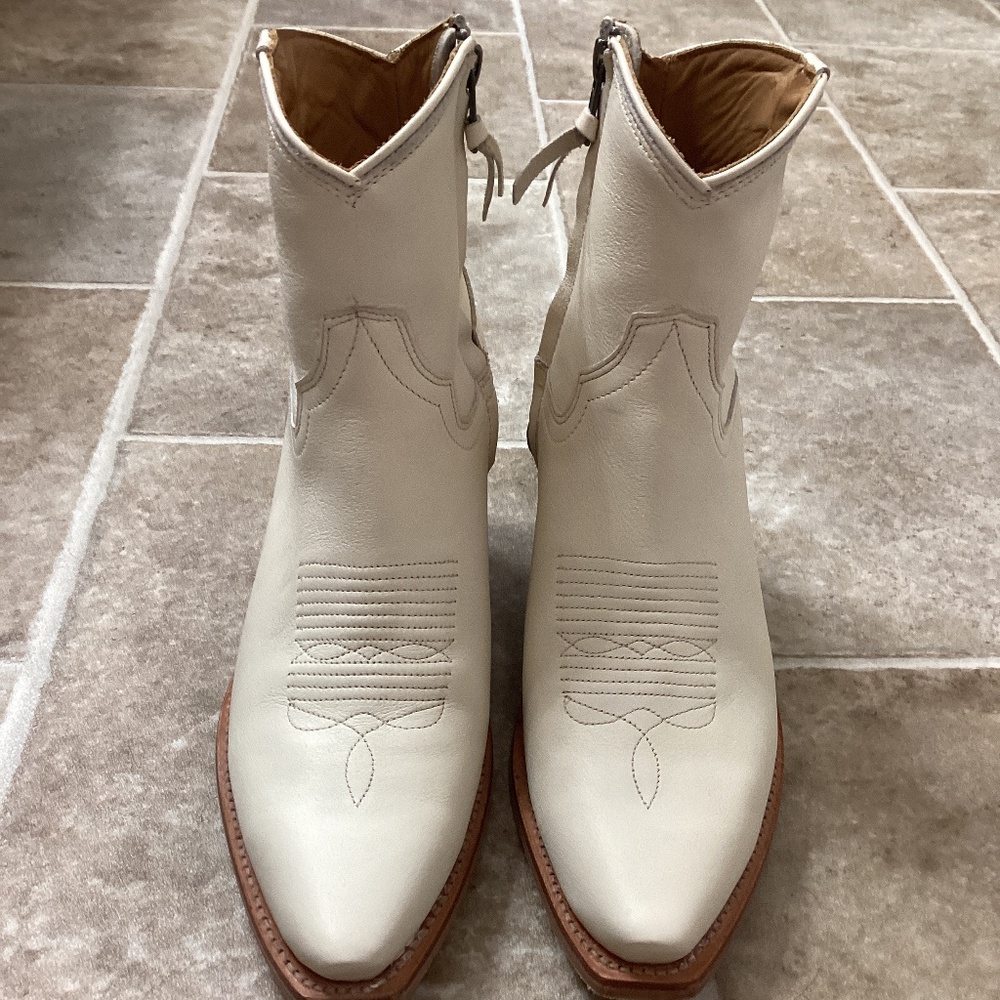 Tecovas The Daisy Bone size 7.5